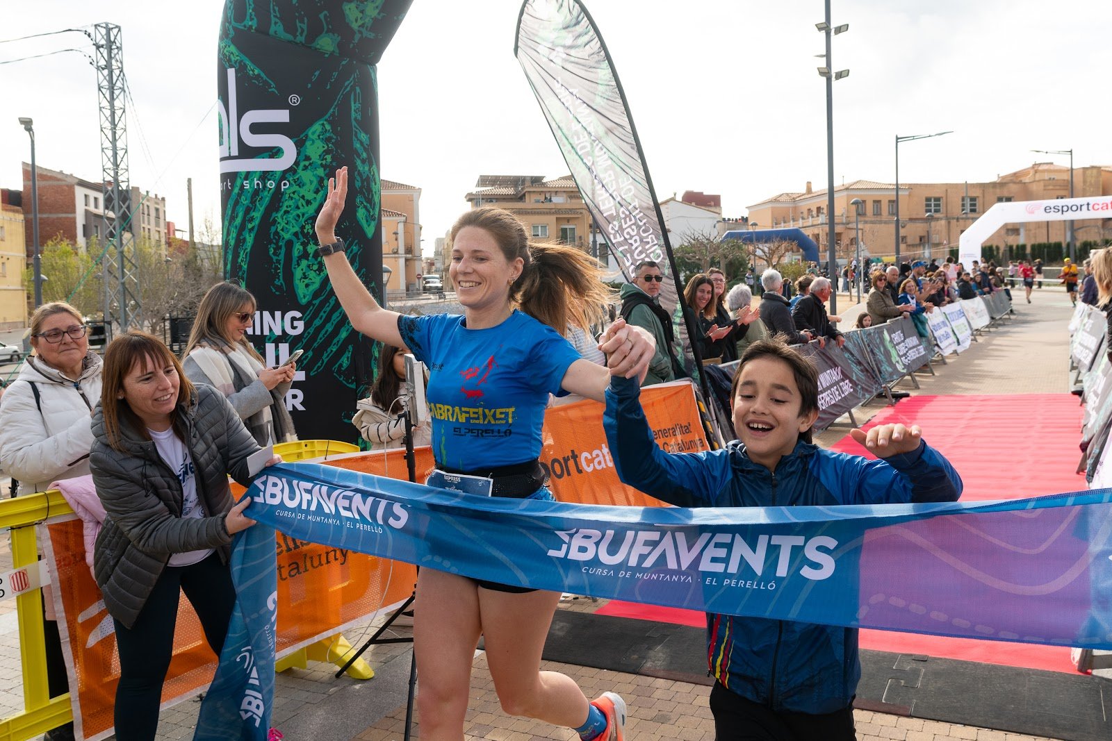 Runners crossing the finish tape of La Bufavents